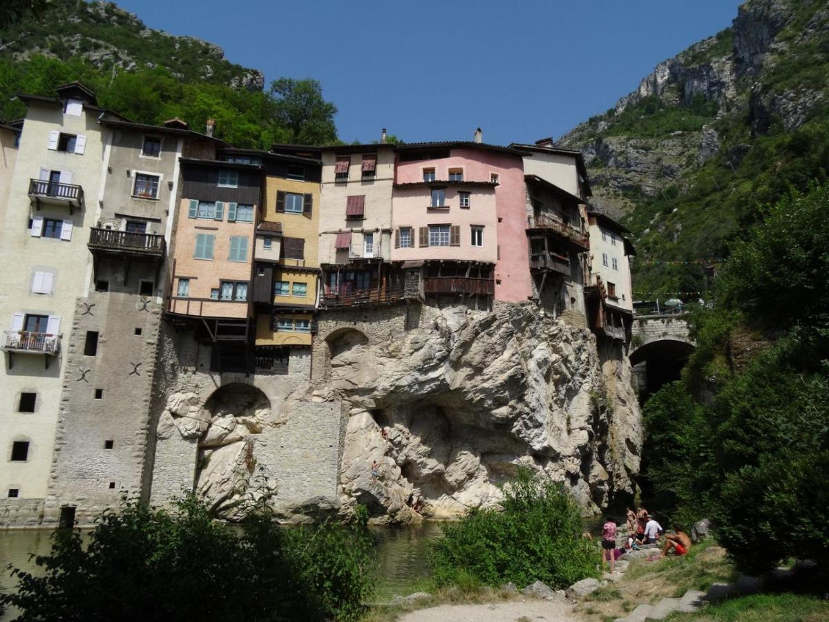 Logez Au Coeur Du Parc Du Vercors Saint-Laurent-en-Royans Exterior photo